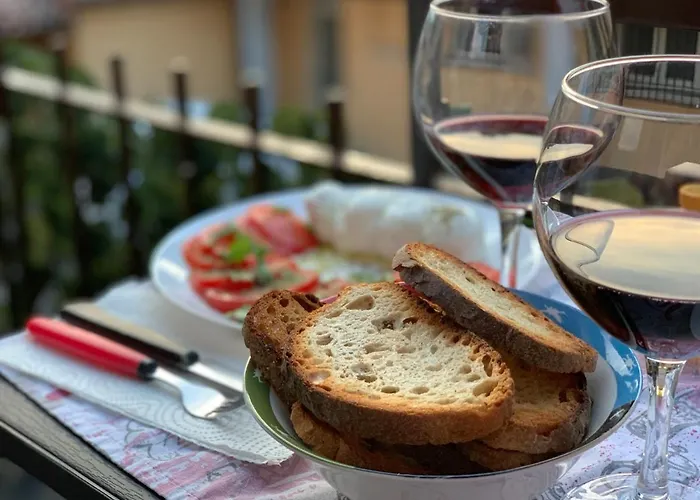 In Piazzetta Puegnago del Garda