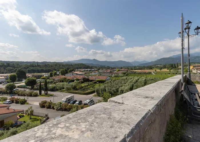 In Piazzetta Puegnago